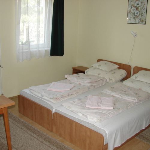 Zweibettzimmer mit Badezimmer und Gemeinsamer Küche