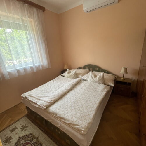 Casa de vara standard cu terasa pentru 5 pers. (se inchirieaza doar integral)