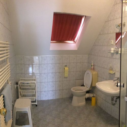 Apartament 5-osobowy z balkonem 