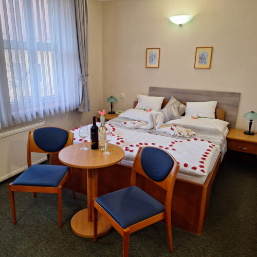 Izba s manželskou posteľou