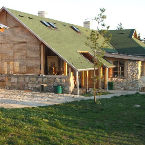 Casă de vacanță la parter cu vedere spre grădină pentru 6 pers. (se inchirieaza doar integral)