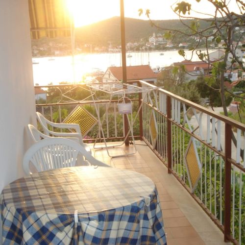 Sea View 1-Room Balcony Apartment for 3 Persons