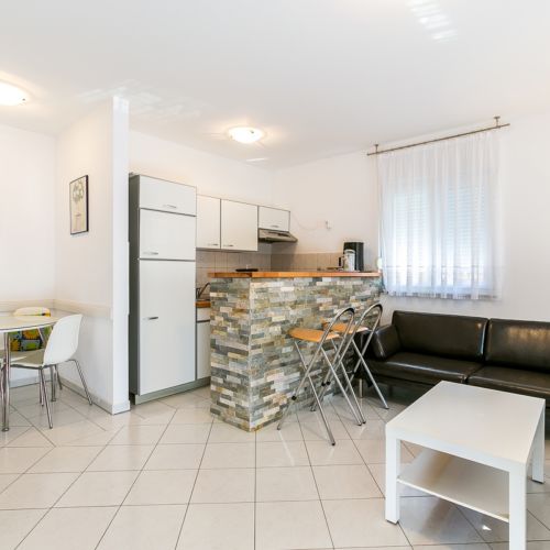 Apartman s privátní koupelnou mimo apartmán pro 4 os. se 2 ložnicemi přízemní