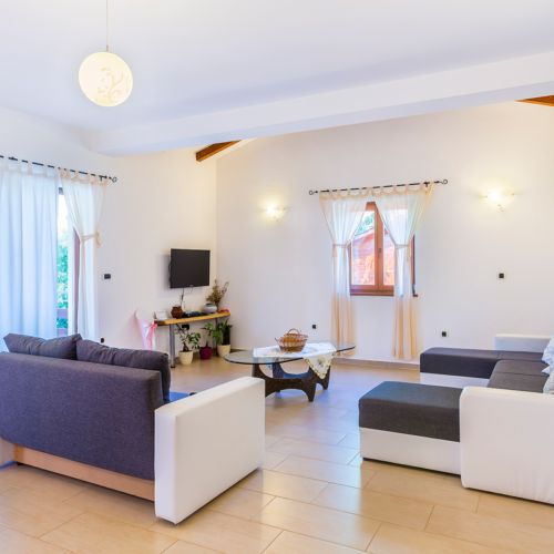 Pool Side Whole House Holiday Home for 6 Persons (extra beds available)