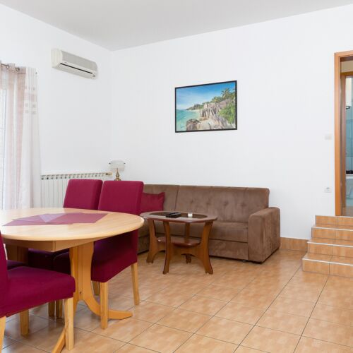 Apartament 2-osobowy na parterze M1 z 1 pomieszczeniem sypialnianym (możliwa dostawka)