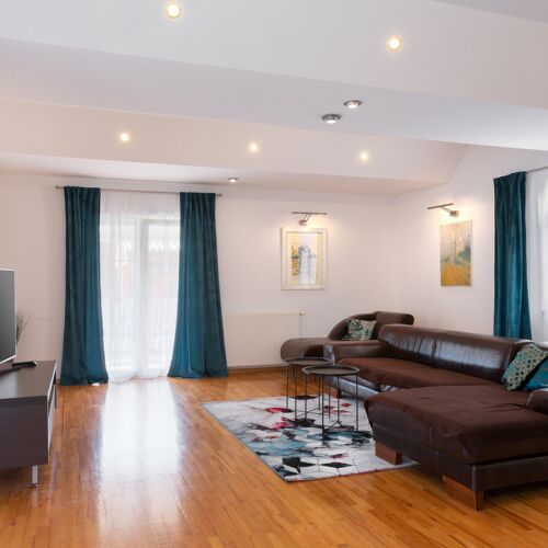 Apartament 6-osobowy na parterze A1 z 3 pomieszczeniami sypialnianymi