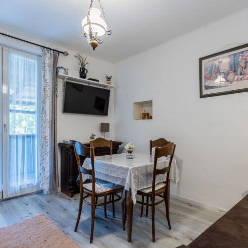 Superior Whole House Farmhouse for 9 Persons