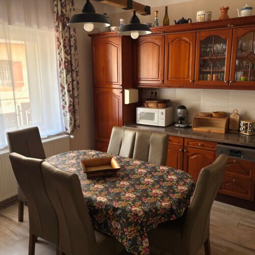 Garden View Whole House Holiday Home for 9 Persons