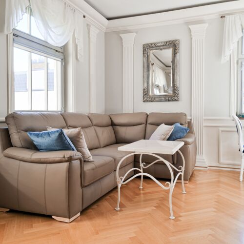 Apartament 4-osobowy na piętrze z aneksem kuchennym z 1 pomieszczeniem sypialnianym