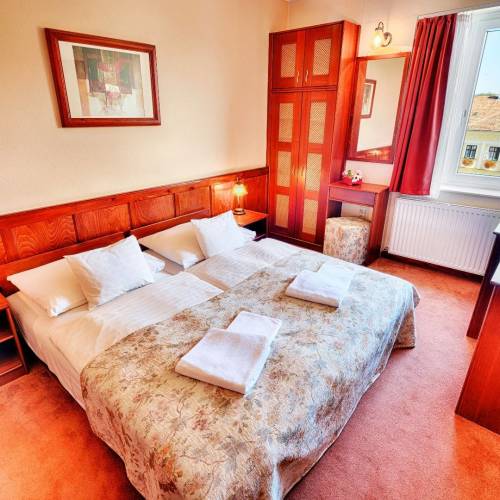 Camera twin standard la etaj