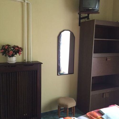 Camera twin standard la etaj