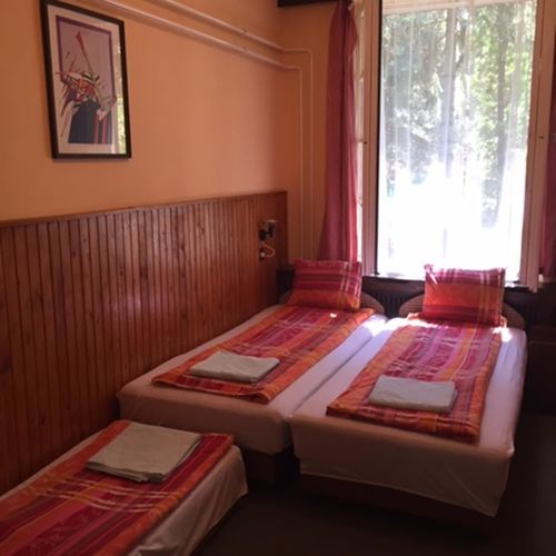 Camera twin la parter c (se poate solicita pat suplimentar)