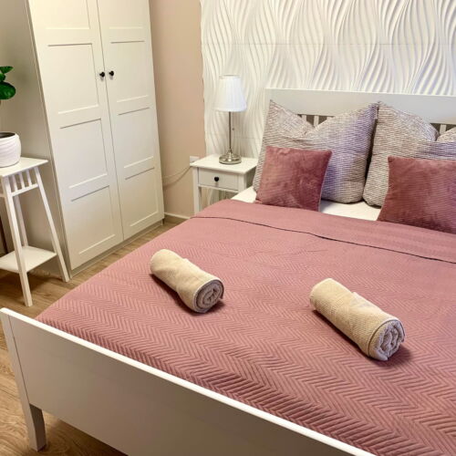 Camera dubla la mansardă cu baie