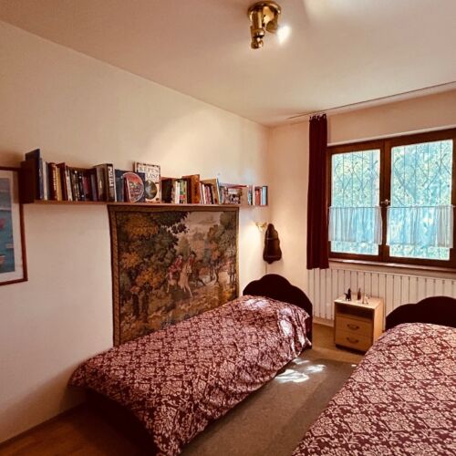 Apartament toata casa cu grup sanitar cu 6 camere pentru 15 pers. (se poate solicita pat suplimentar)