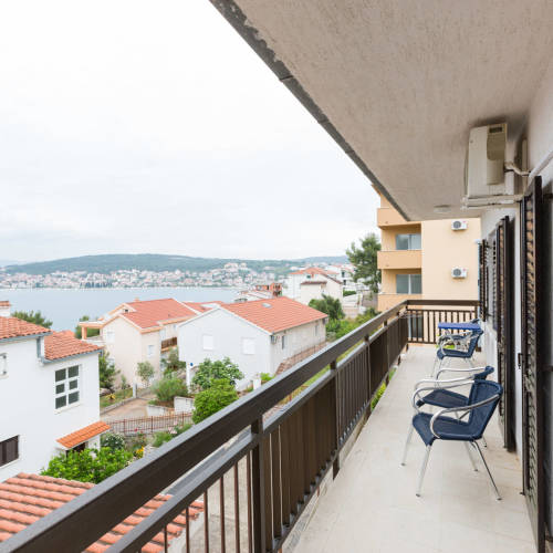 Sea View 4-Room Balcony Apartment for 8 Persons (extra beds available)