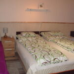 Whole House 1-Room Apartment for 4 Persons with LCD/Plasma TV