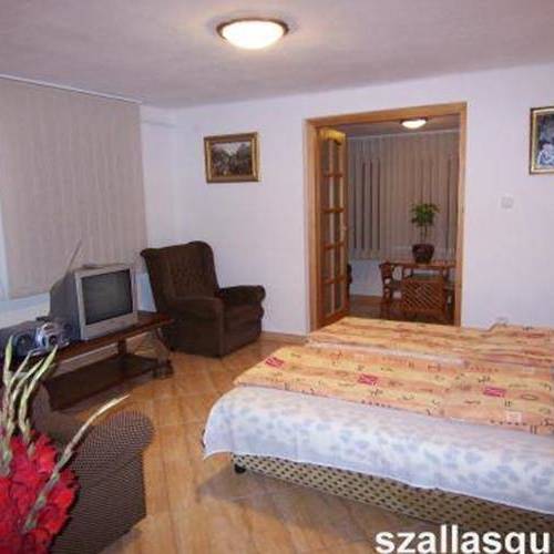 Pokoj s koupelnou s privátní koupelnou mimo apartmán pro 4 os.