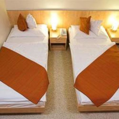 Camera cvadrupla family cu vedere spre parc