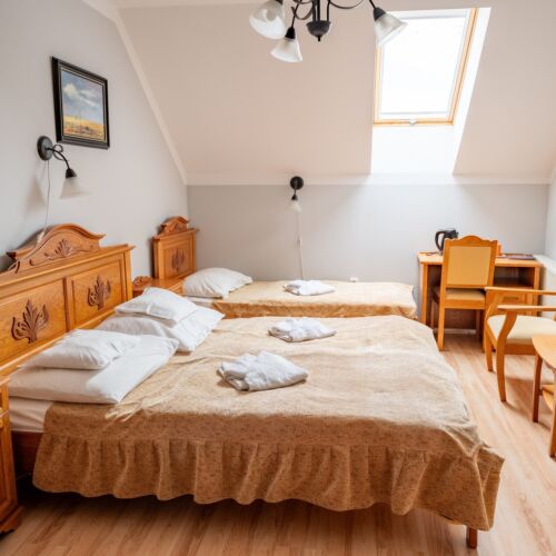 Pokój 2-osobowy na poddaszu Standard (możliwa dostawka)