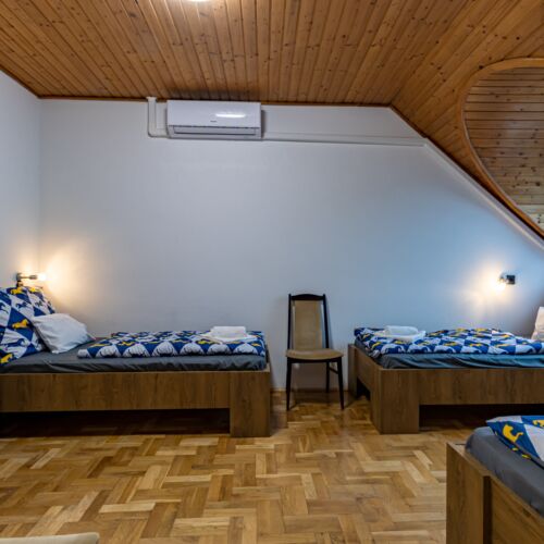 Pokój 2-osobowy z łazienką z widokiem na ogród