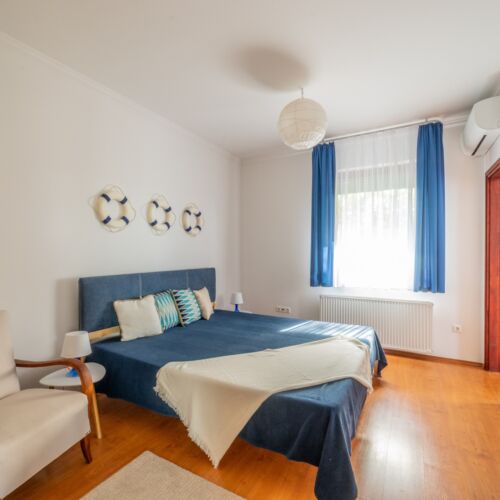 Casa de vara cu vedere spre lac pentru 10 pers. (se inchirieaza doar integral) (se poate solicita pat suplimentar)