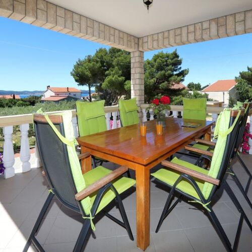 Apartament cu vedere parțială spre mare a cu 2 camere pentru 4 pers. (se poate solicita pat suplimentar)