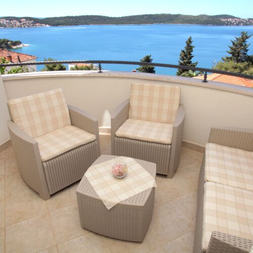 Deluxe Sea View 3-Room Apartment for 4 Persons