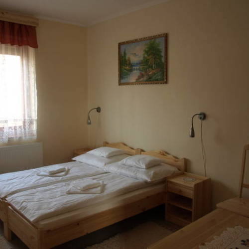 Fürdőszobás Családi háromágyas szoba (pótágyazható)