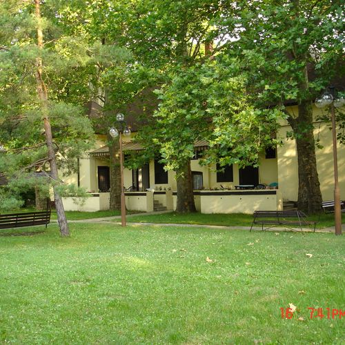 Camera dubla standard cu vedere spre parc