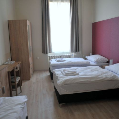 Pokój 4-osobowy z łazienką z widokiem na miasto