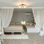 Romantik Letní dům (jako celek) s manželskou postelí s výhledem do zahrady