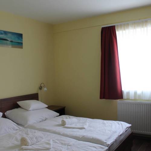 Pokoj tV s plochou obrazovkou s klimatizací s manželskou postelí