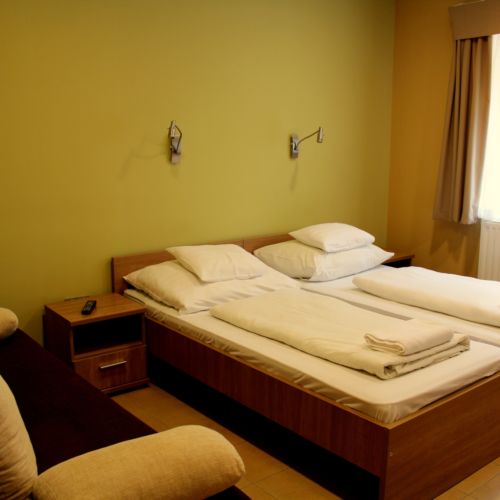 Standard Zweibettzimmer mit Aussicht auf den Hof (Zusatzbett möglich)