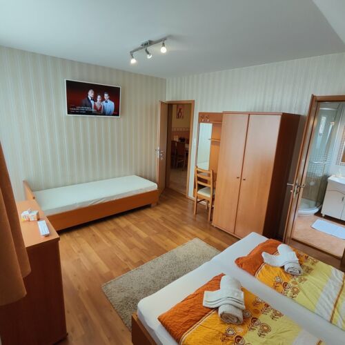 Doppelzimmer im Dachgeschoss mit Balkon