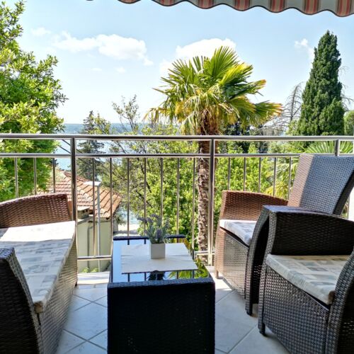 Upstairs 2-Room Apartment for 4 Persons