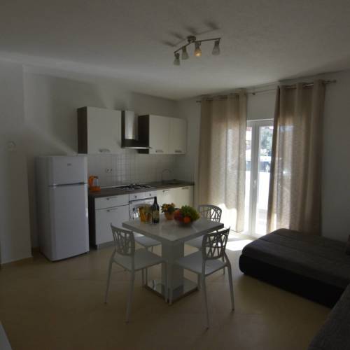 Na katu Klimatiziran apartman za 4 osoba(e) sa 2 spavaće(om) sobe(om)