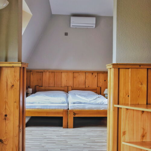 Pokoj s koupelnou  s manželskou postelí (s možností přistýlky)