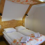Camera dubla twin cu vedere spre munte (se poate solicita pat suplimentar)