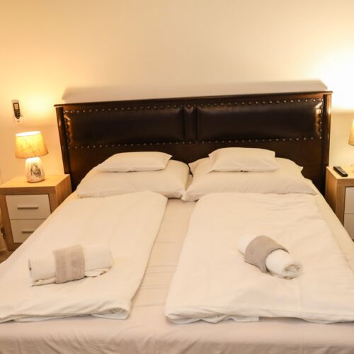 Air Conditioned Triple Room with Bathtub