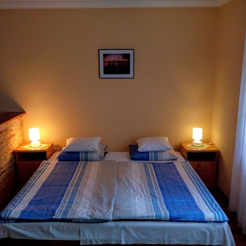 Apartament 4-osobowy z klimatyzacją z własną kuchnią z 2 pomieszczeniami sypialnianymi (możliwa dostawka)