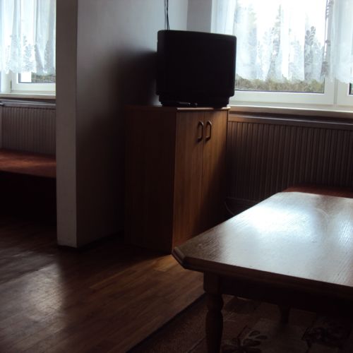 Camera cvadrupla familial(ă) b