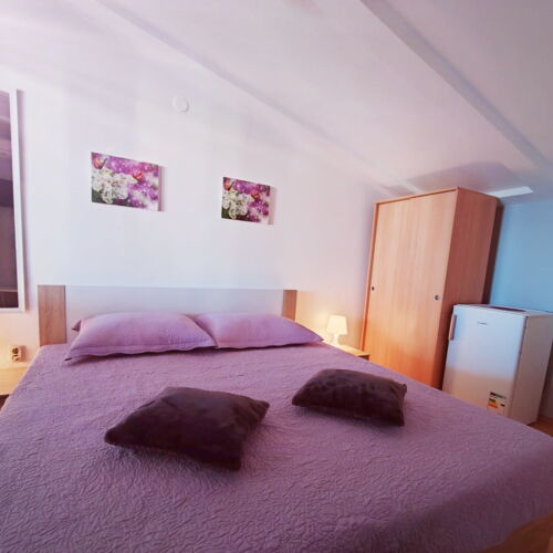 Pokój 2-osobowy z łazienką z własną kuchnią (możliwa dostawka)