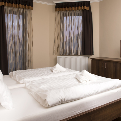 Camera cvadrupla cu duș