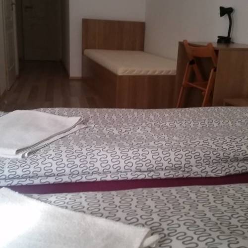 Standard Vierbettzimmer mit Badezimmer