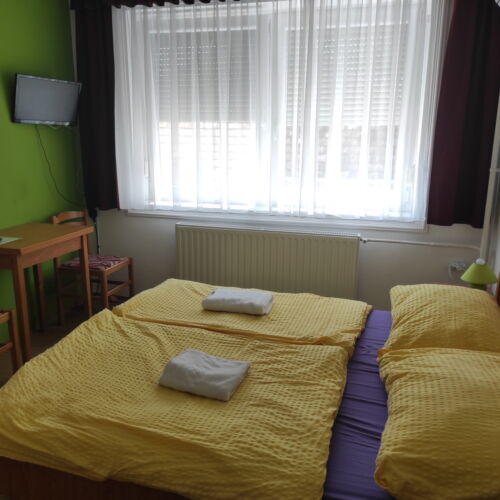 Doppelzimmer Obergeschoss mit Aussicht auf den Hof