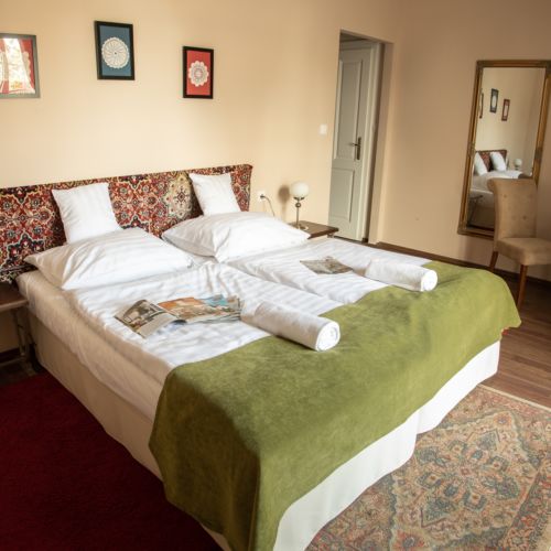 Camera twin cu balcon cu cadă