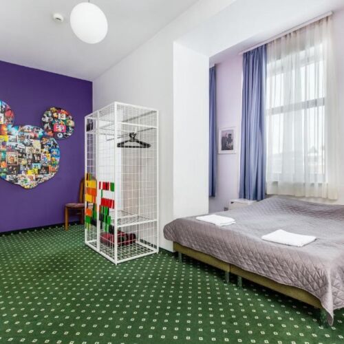 Pokój 4-osobowy tV z płaskim ekranem z widokiem na ogród