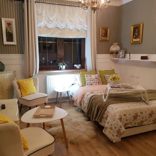 Camera dubla gold la parter