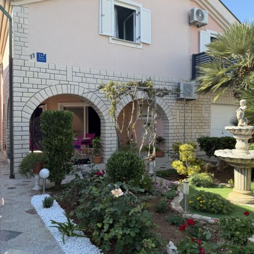 Apartament la etaj b cu 2 camere pentru 5 pers.