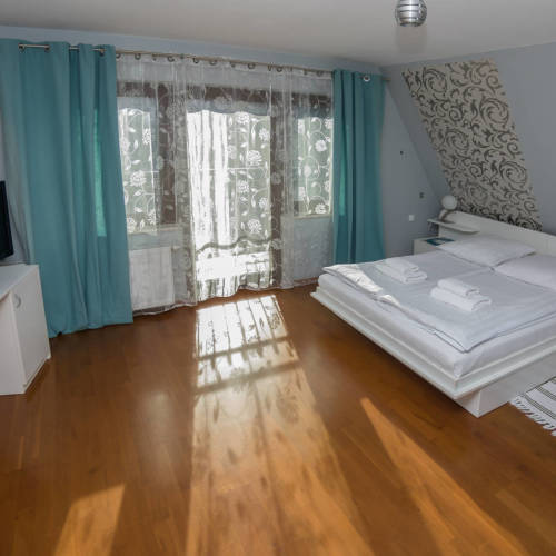 Apartman s balkónem s manželskou postelí s 1 ložnicí s výhledem na hory